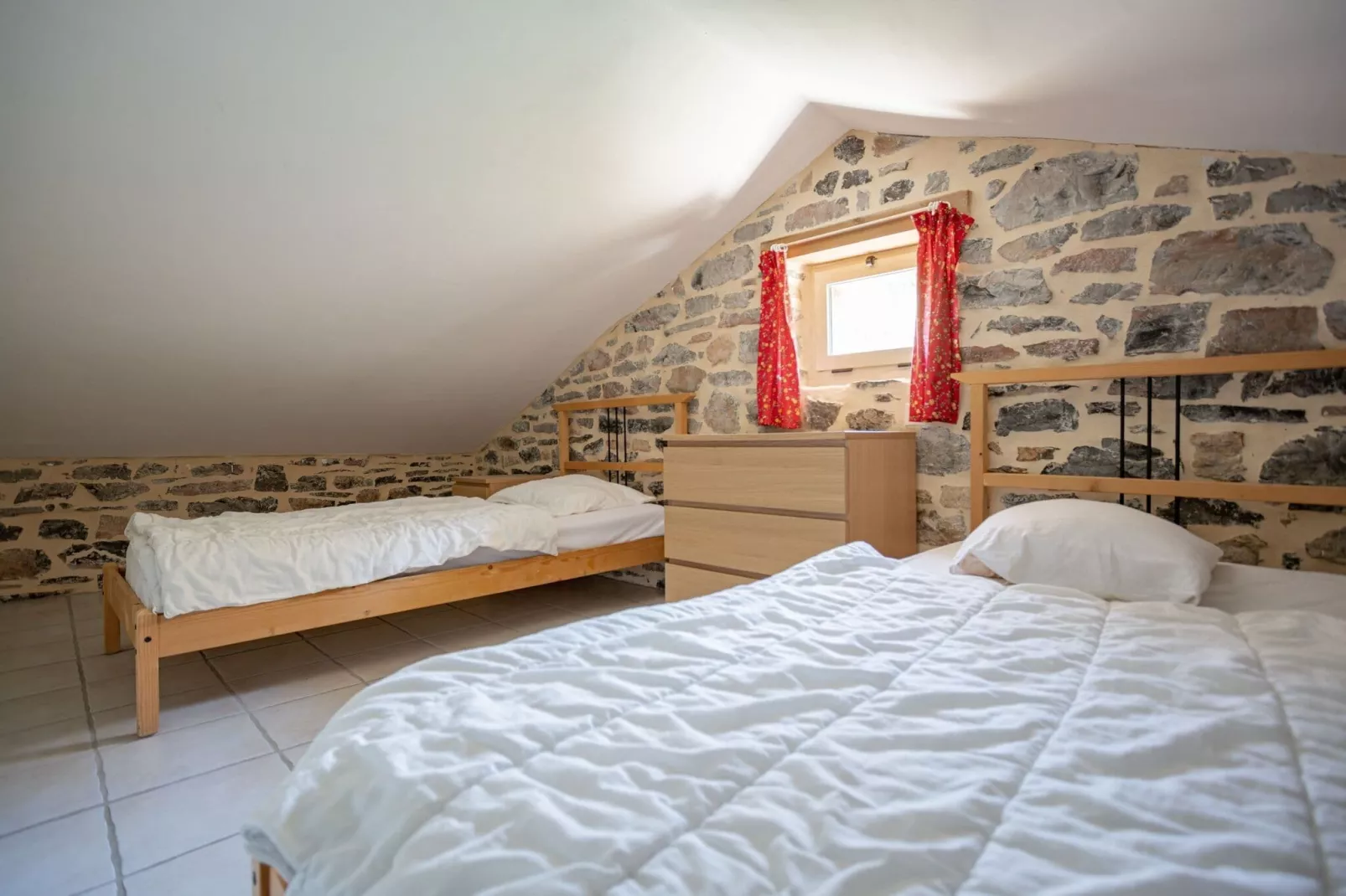 Courry Hideaway met privézwembad-Slaapkamer