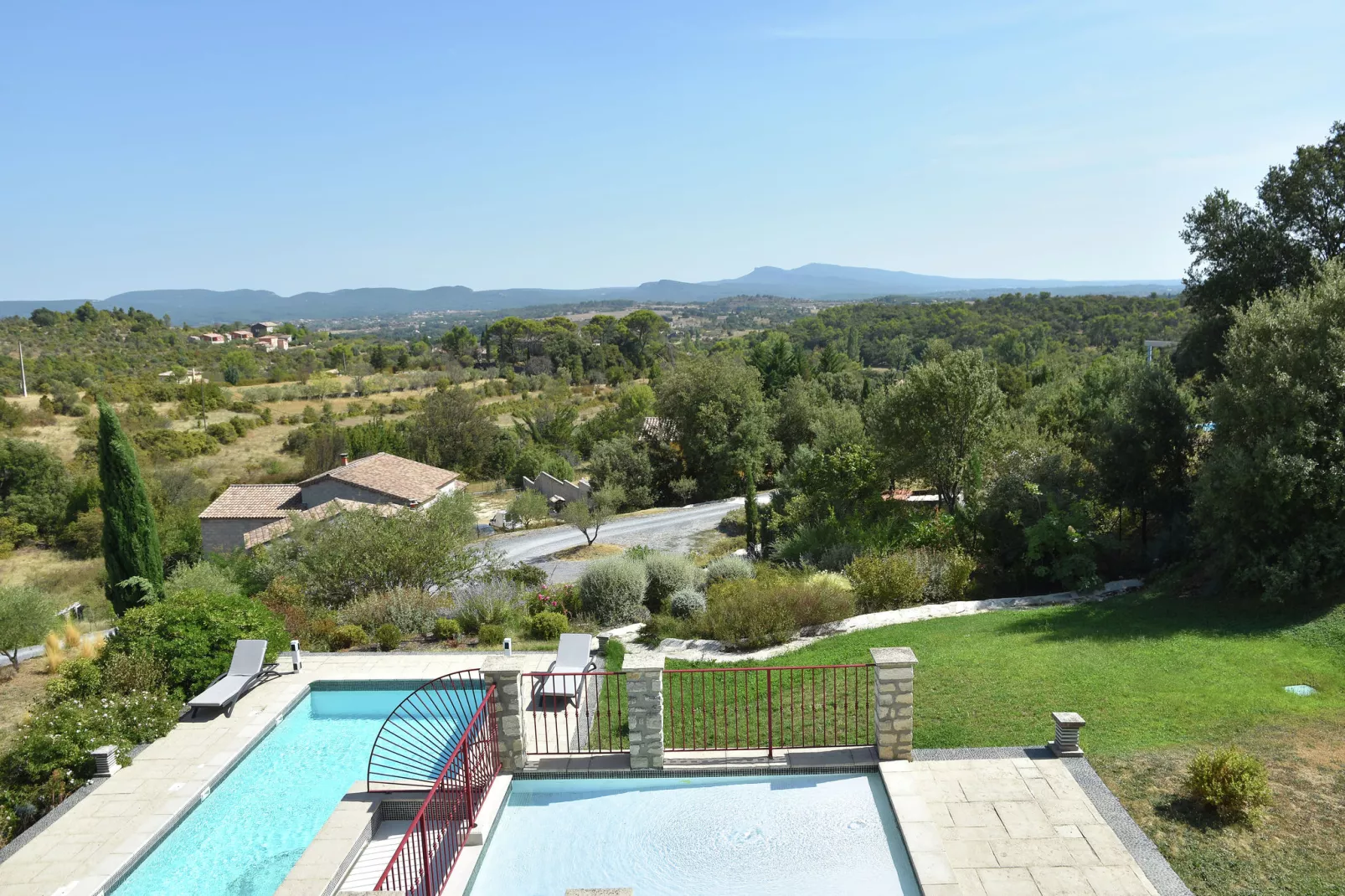 Villa des 4 vents A  for 10 adults and 2 children - Tuinen zomer