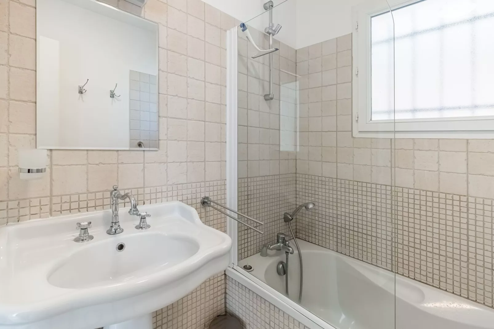 Villa Porthos-Badkamer