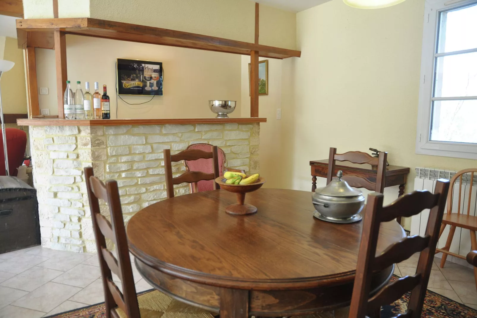 Familly Villa Gers-Eetkamer