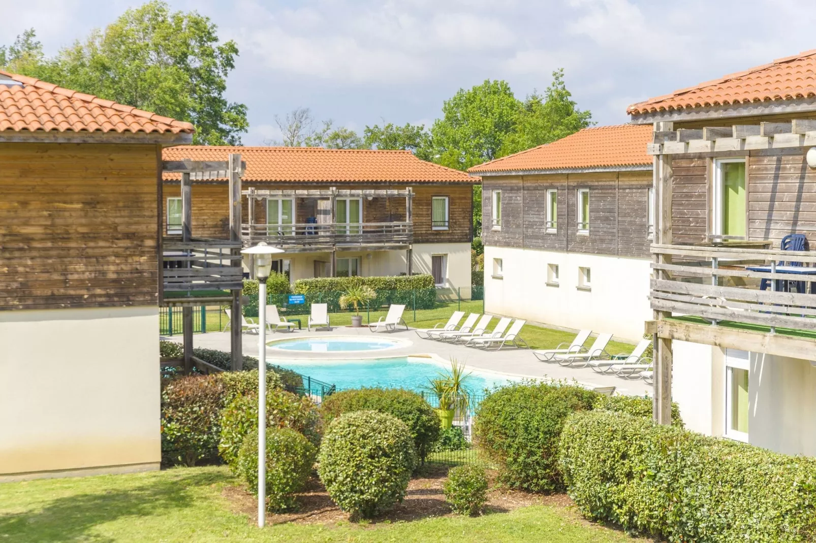 Residences Les Terrasses du Lac 4-Buitenkant zomer
