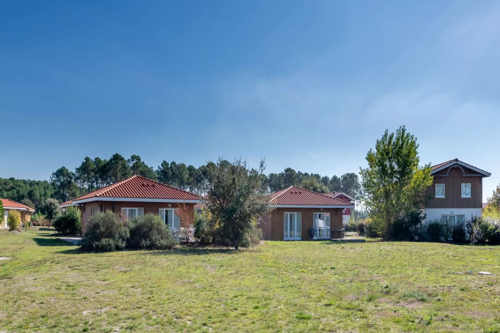 Le Domaine des Grands Lacs 3-Buitenkant zomer