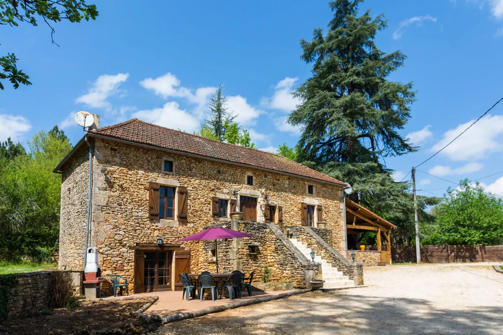 Maison de vacances Blanquefort Sur Briolance 12 pers-Buitenkant zomer