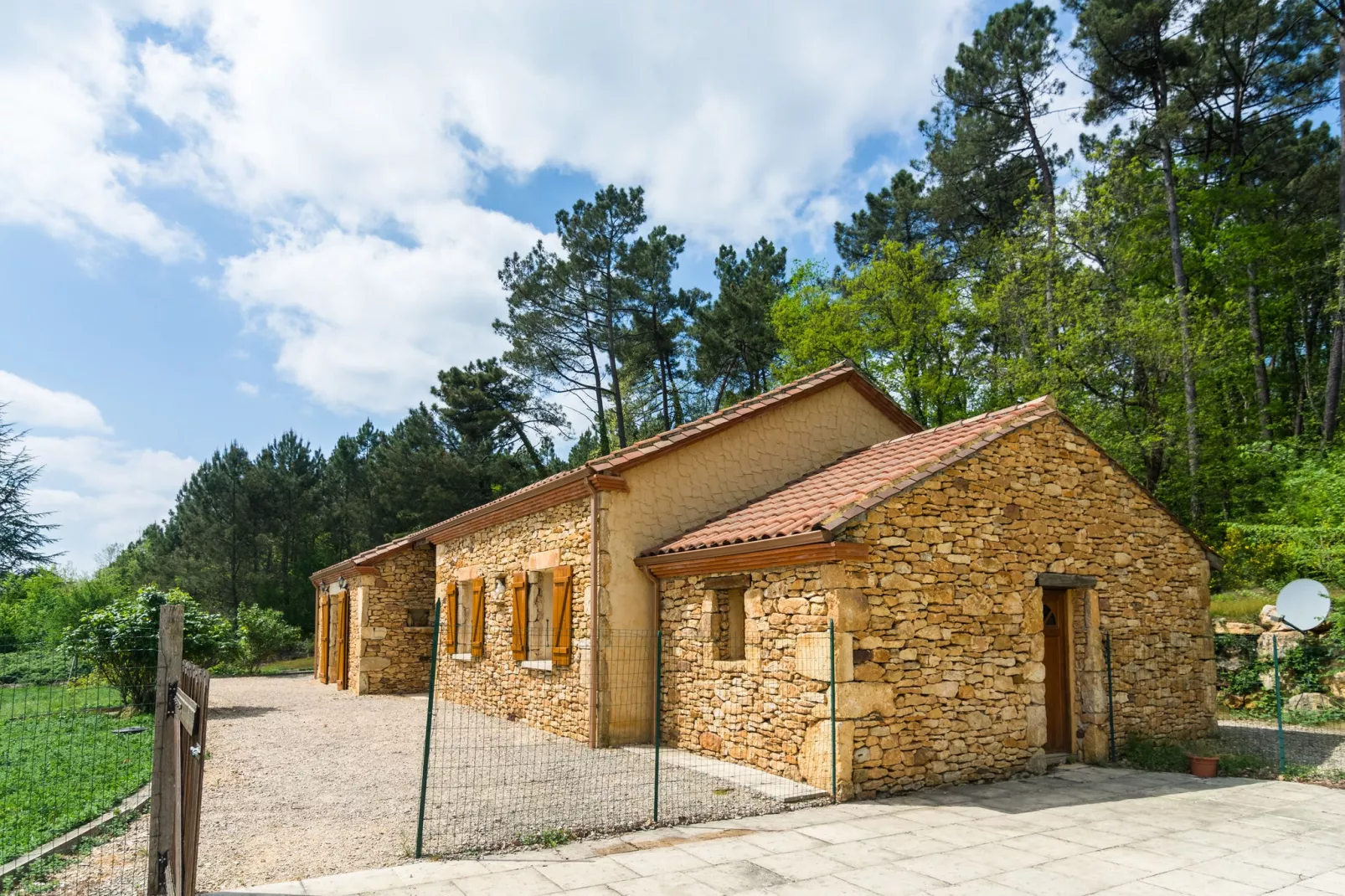 Maison de vacances Blanquefort sur Briolance 10 pers-Buitenkant zomer