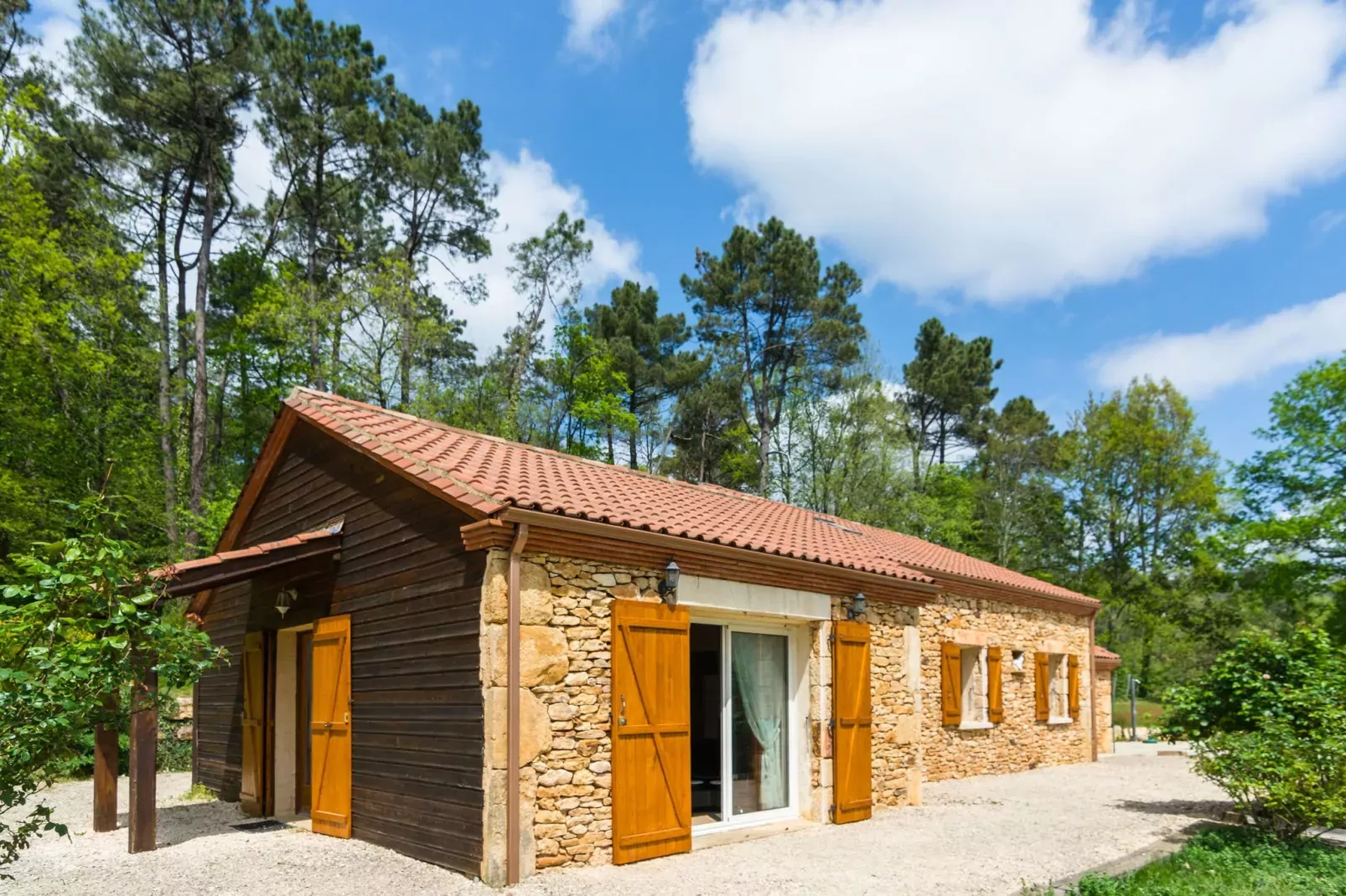 Maison de vacances Blanquefort sur Briolance 10 pers-Buitenkant zomer