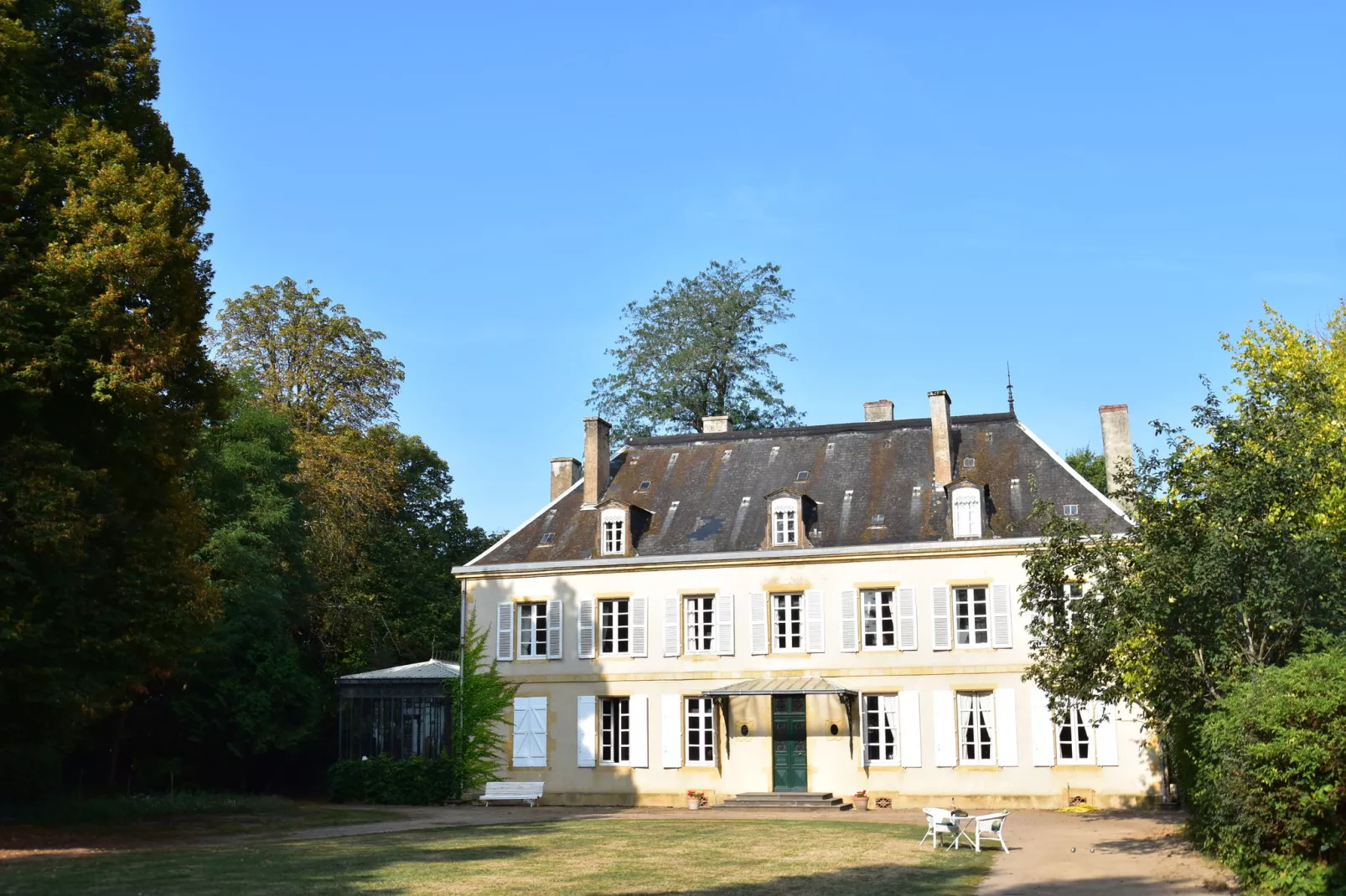 Château des Lambeys-Buitenkant zomer