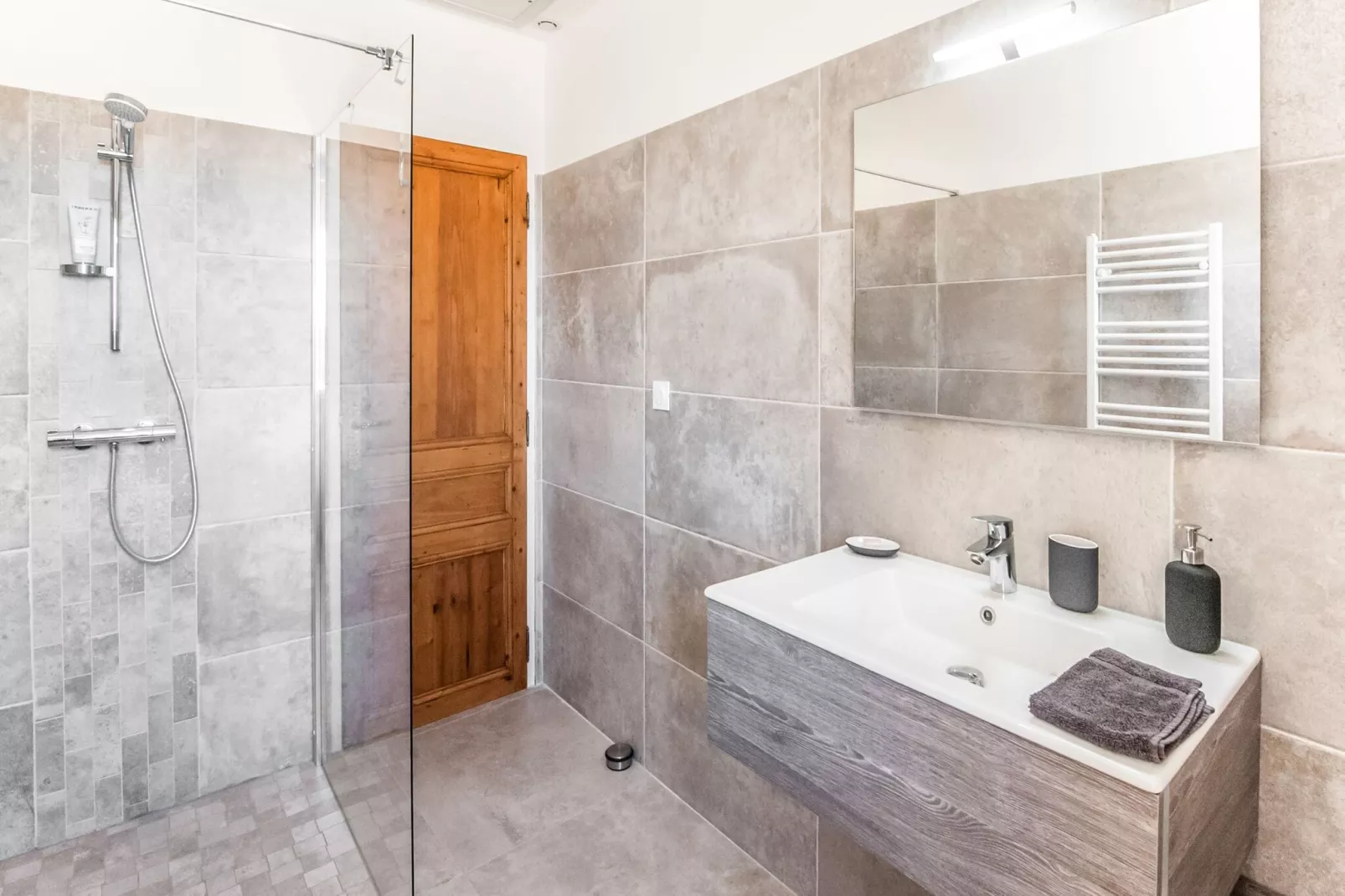 Villa Pouperas Vaison la Romaine-Badkamer