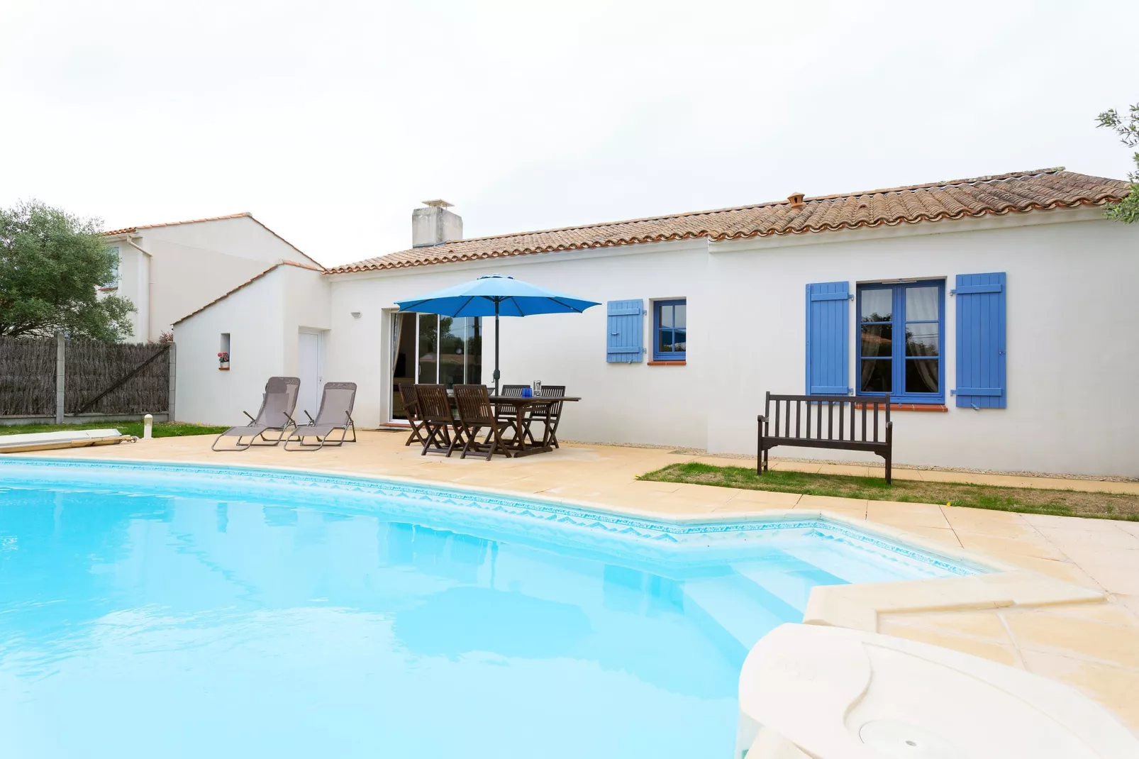 Le Domaine de Vertmarines 4-Buitenkant zomer