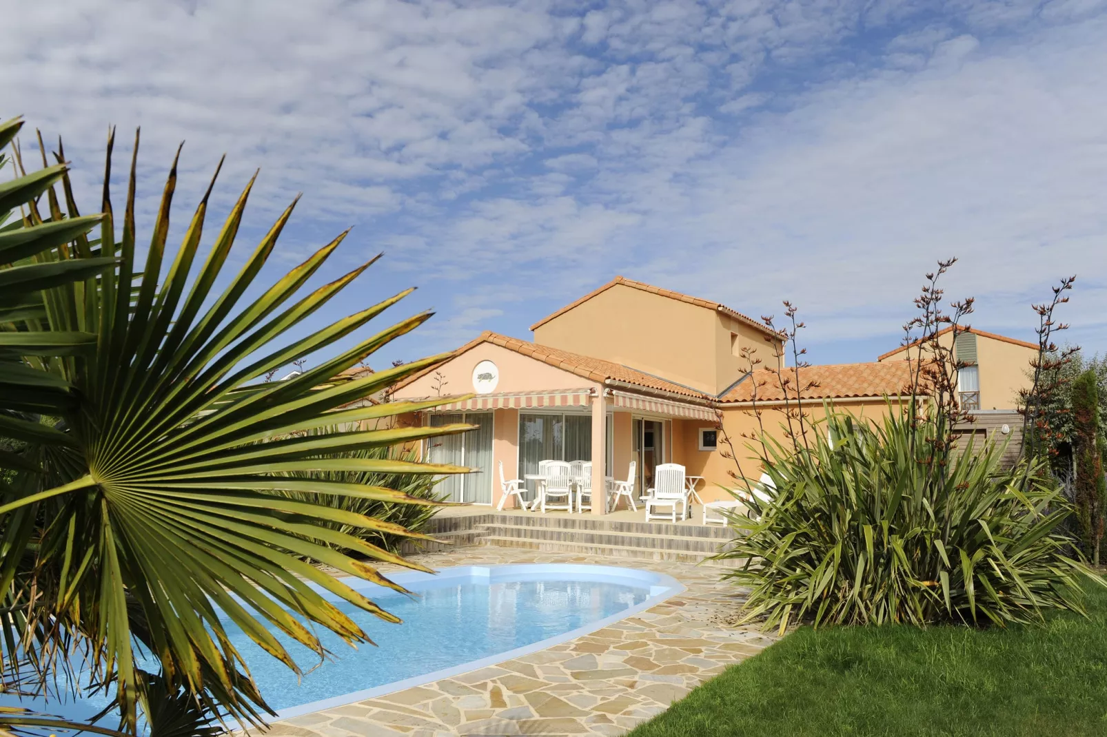 Sophora 6 with pool
