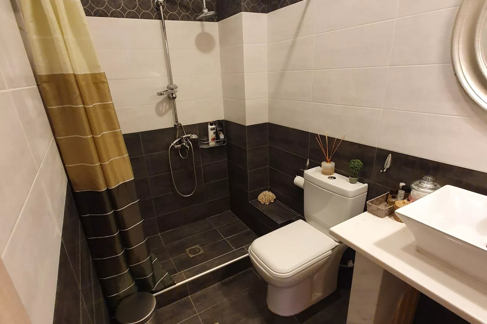 House Loutra Elenis-Badkamer