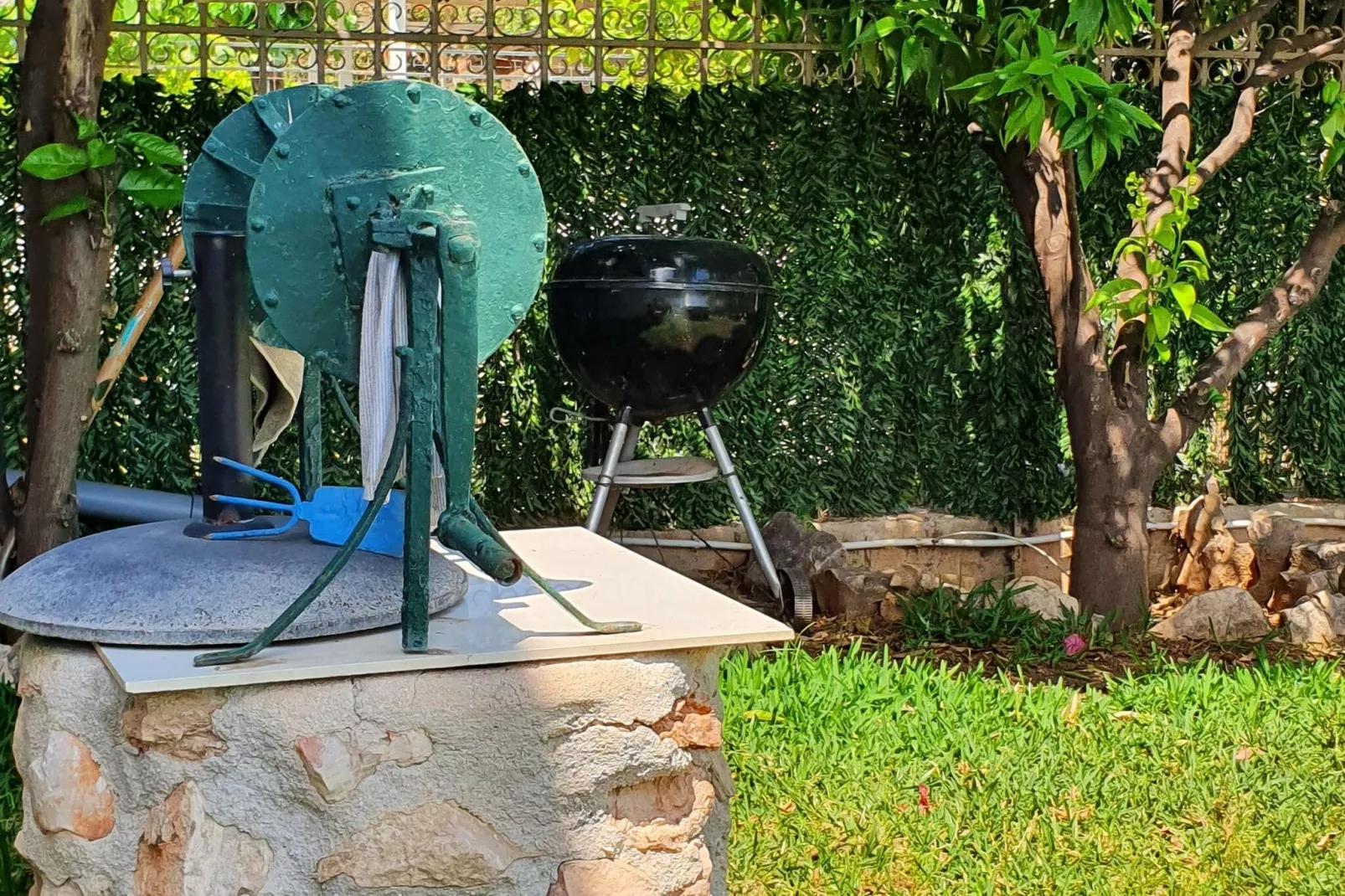 House Loutra Elenis-Tuinen zomer