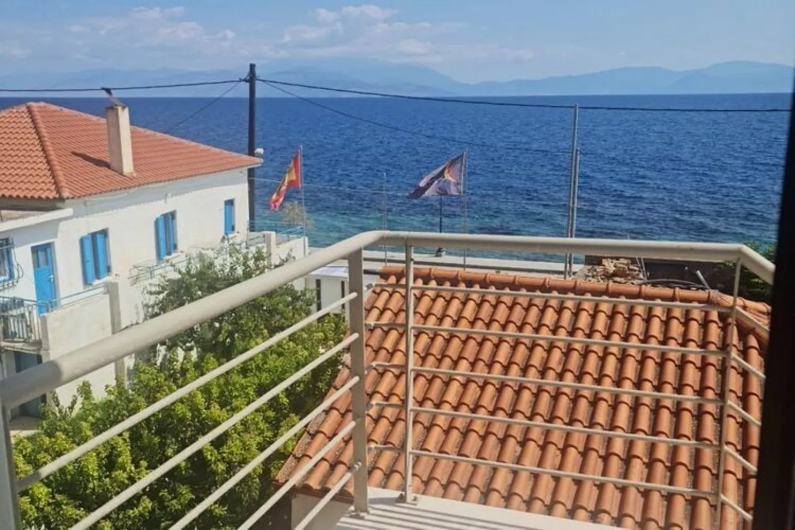 Beautiful House-Apartment Sea-Front Likoporia Korinthias-Terrasbalkon