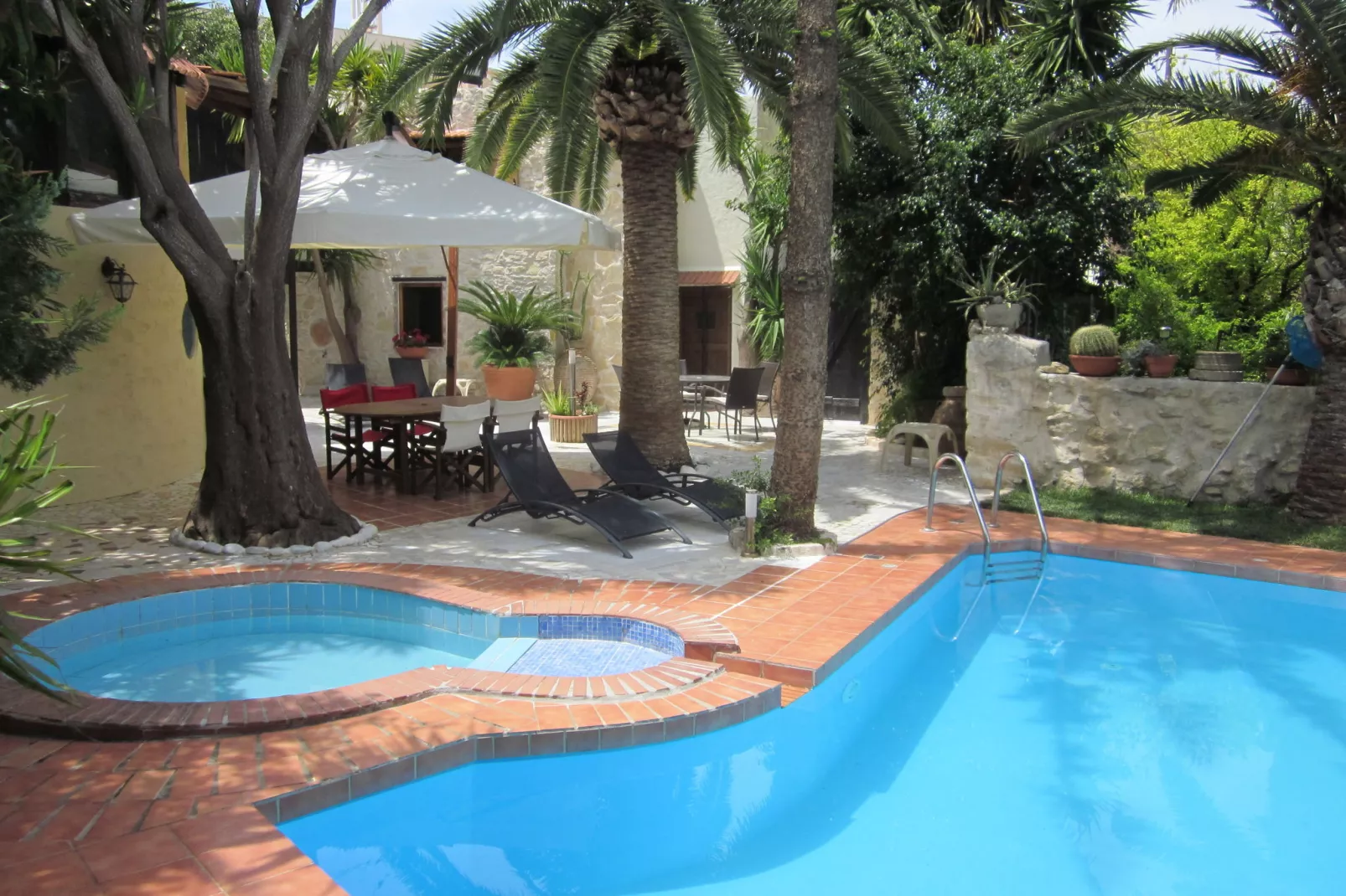 Villa Kostas-Buitenkant zomer