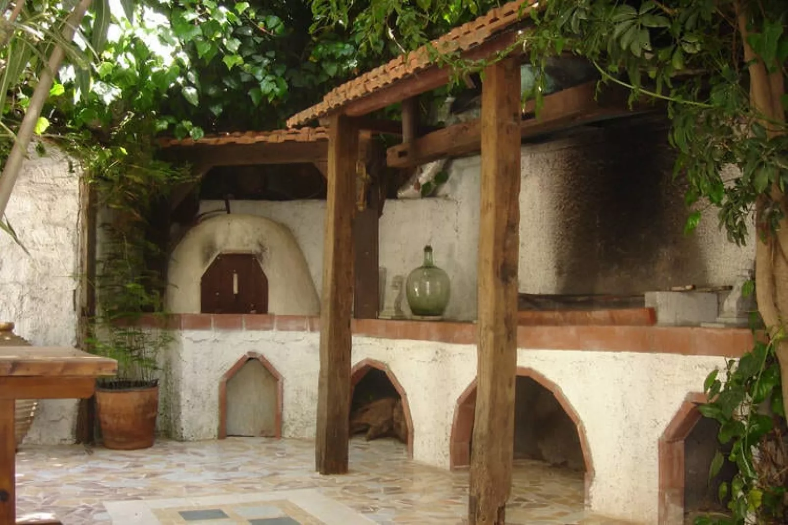 Villa Kostas-Tuinen zomer