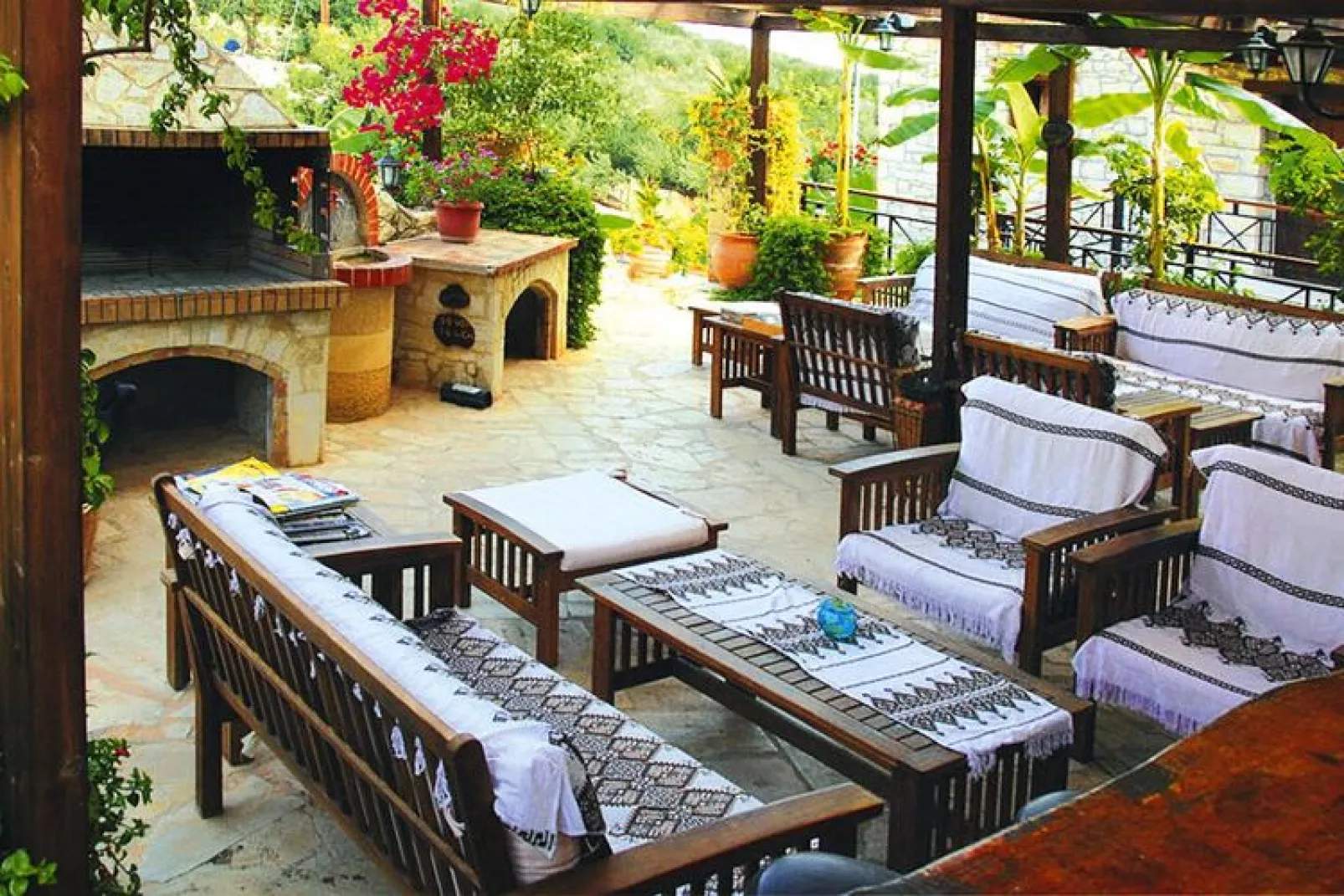 Holiday homes Stone Village Bali - 1-bedroom-Apt 37 qm with halfboard-Woonkamer