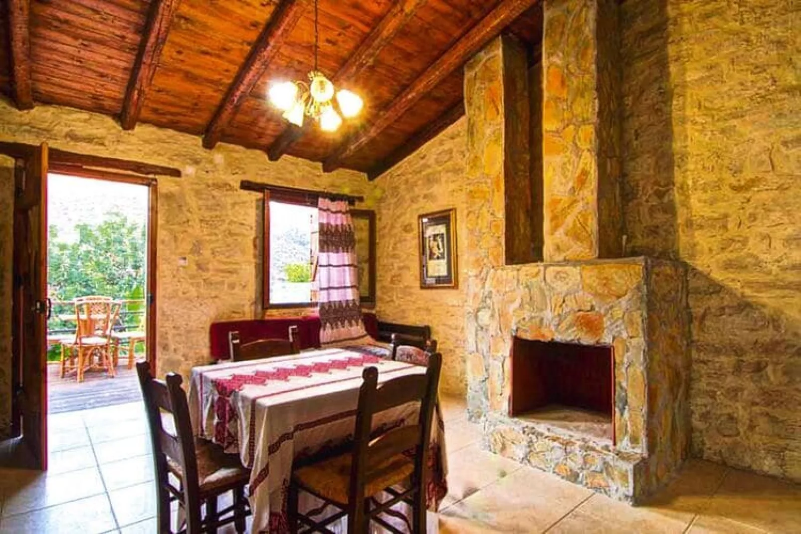 Holiday homes Stone Village Bali - 1-bedroom-Apt 37 qm with halfboard-Woonkamer