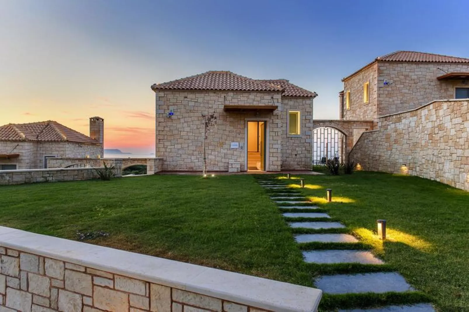 Caldera Theros Villas Chersonissos-3-bedroom villa with private pool-Buitenkant zomer