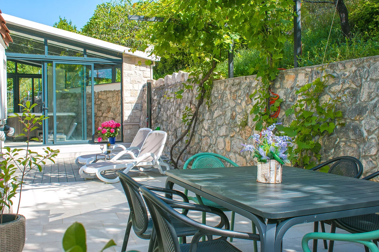 Holiday home Mario-Buitenkant zomer