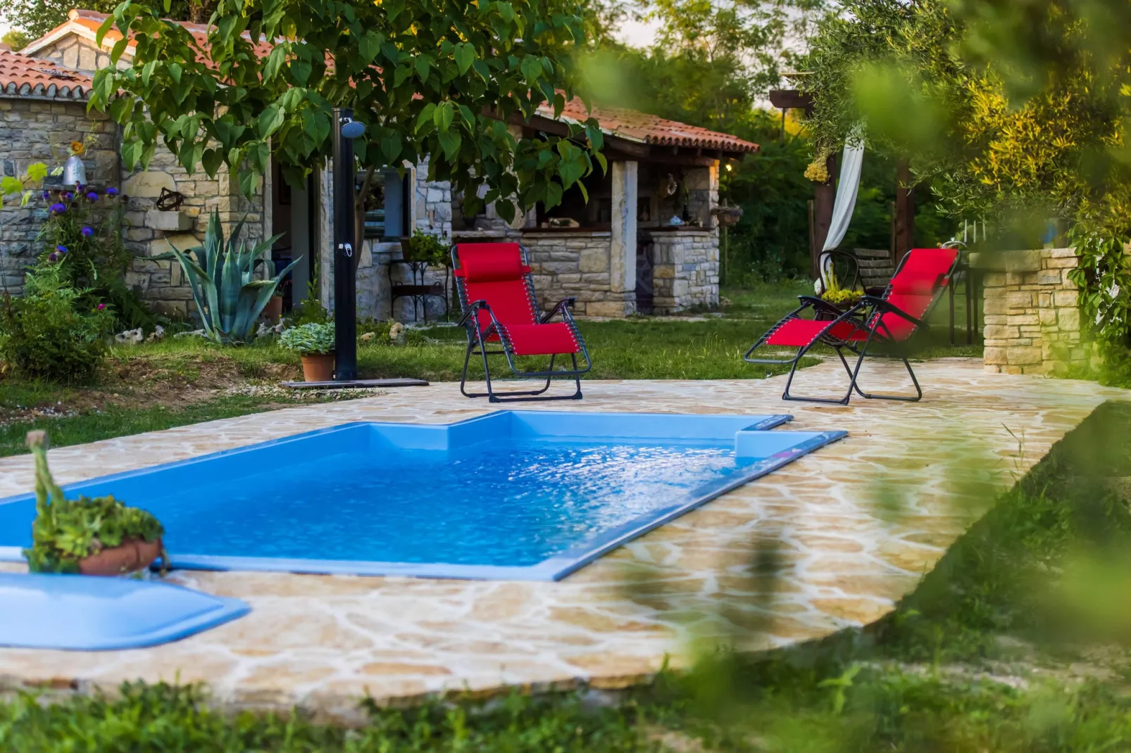 poolofhouse