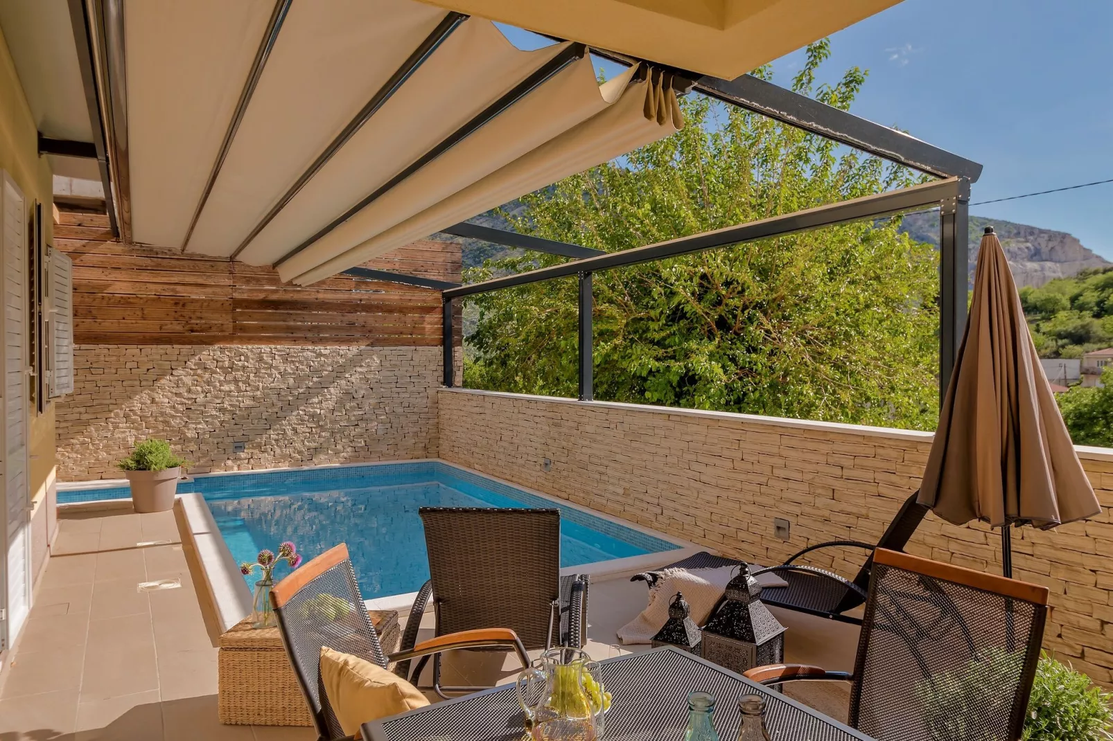 Villa Le Lu-Buitenkant zomer