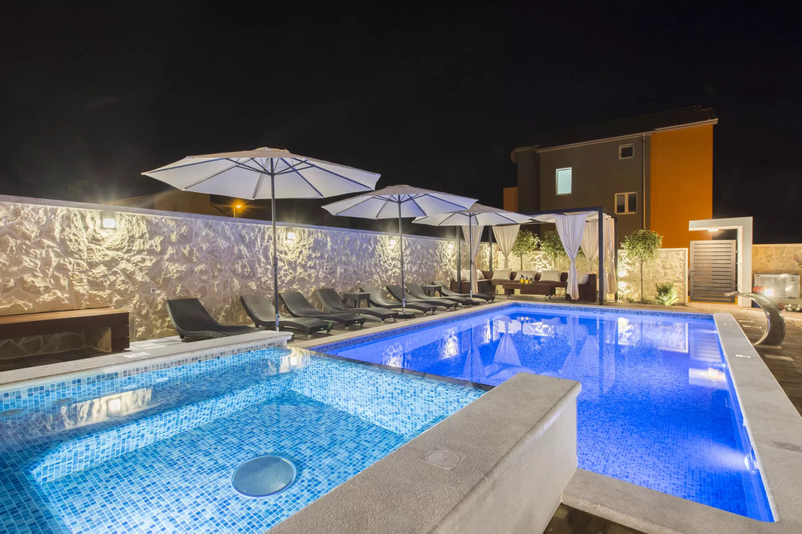 Villa apartment Danica-Buitenkant zomer