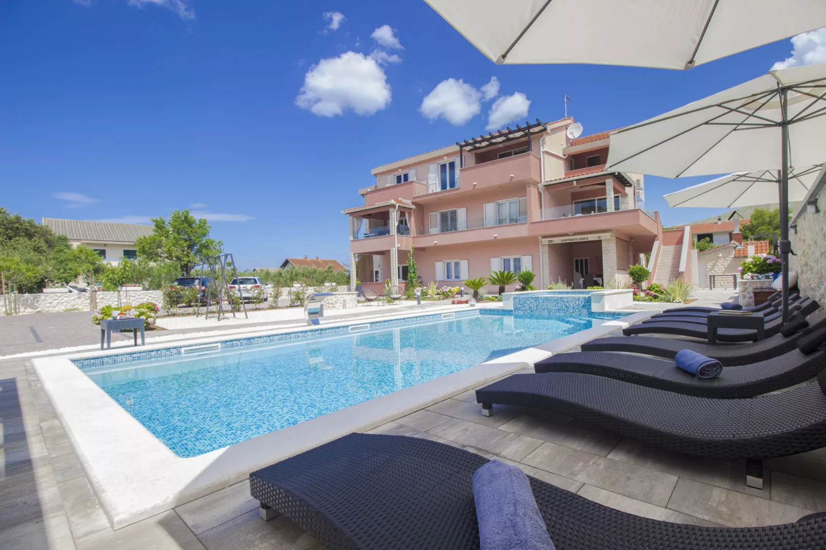 Villa apartment Danica-Buitenkant zomer