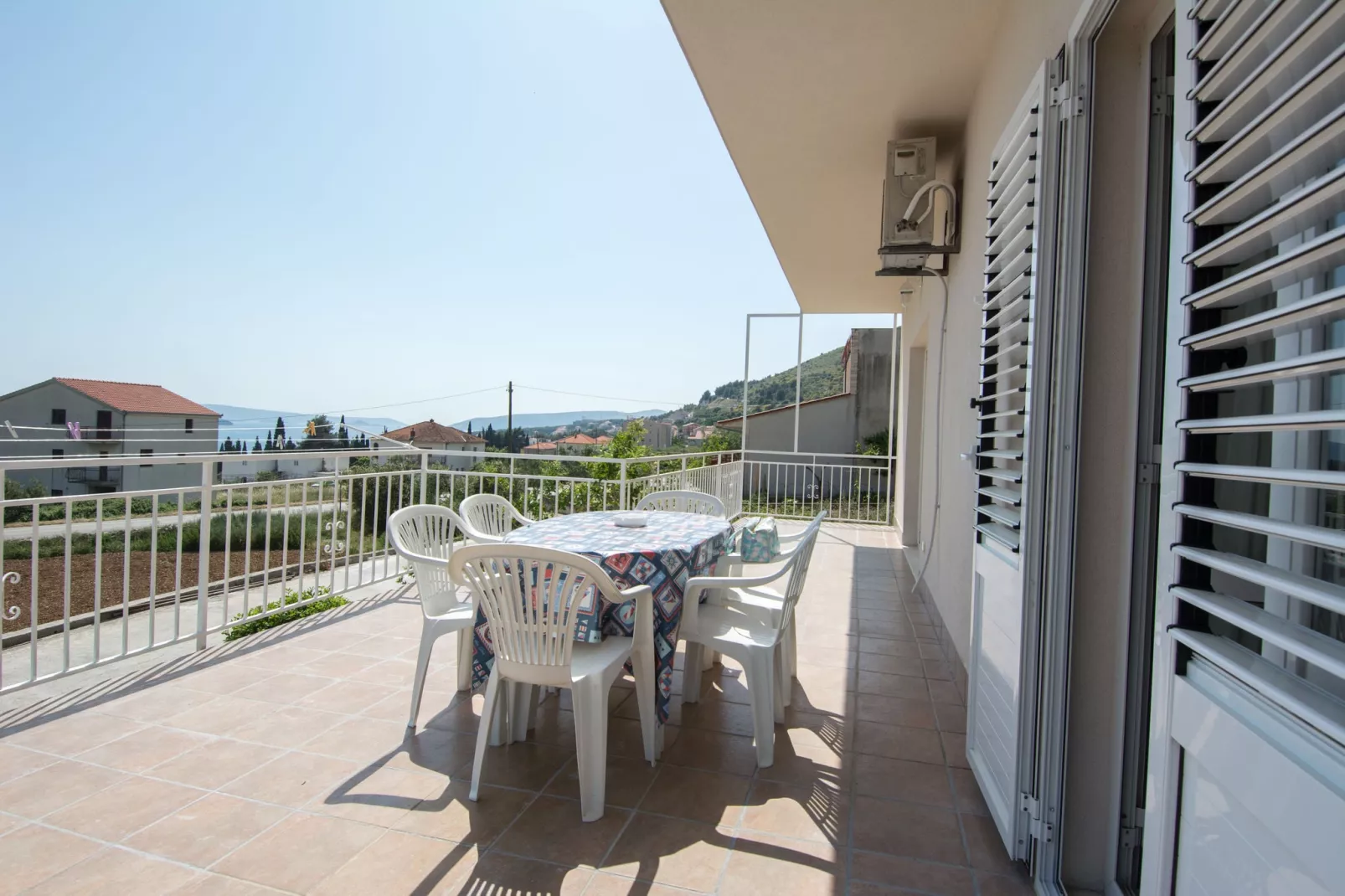 Tina's Apartment-Terrasbalkon
