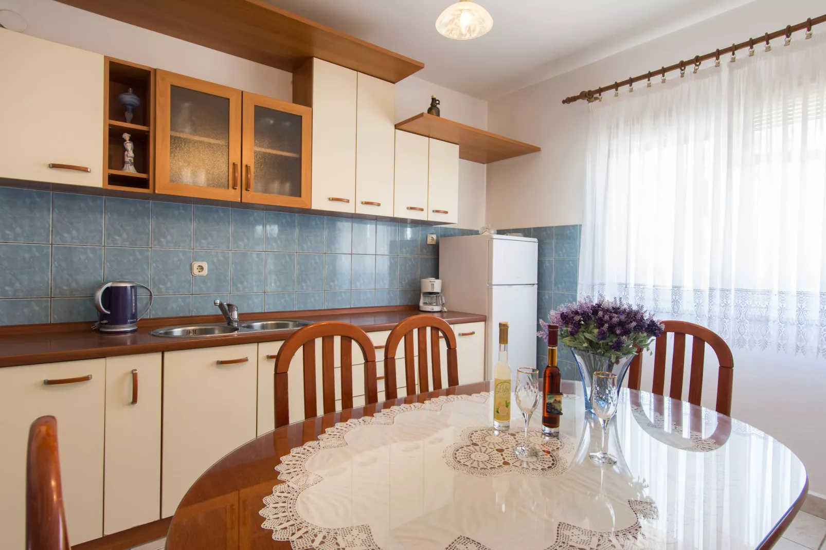 Tina's Apartment-Eetkamer