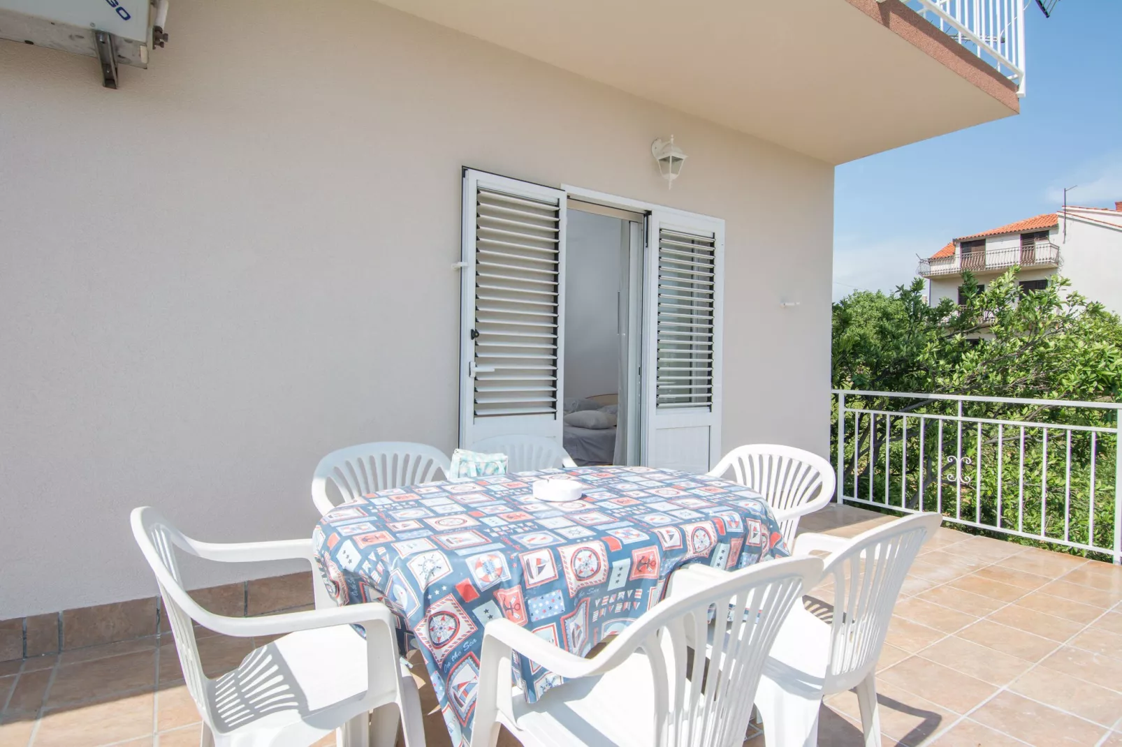 Tina's Apartment-Terrasbalkon
