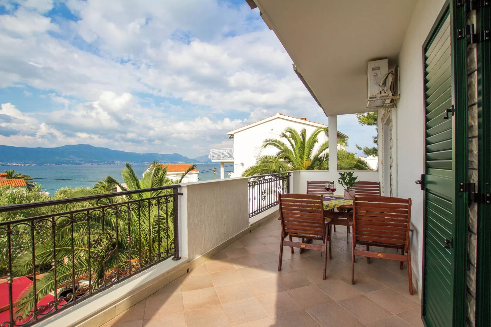 Marina sea view apartment A-Buitenkant zomer
