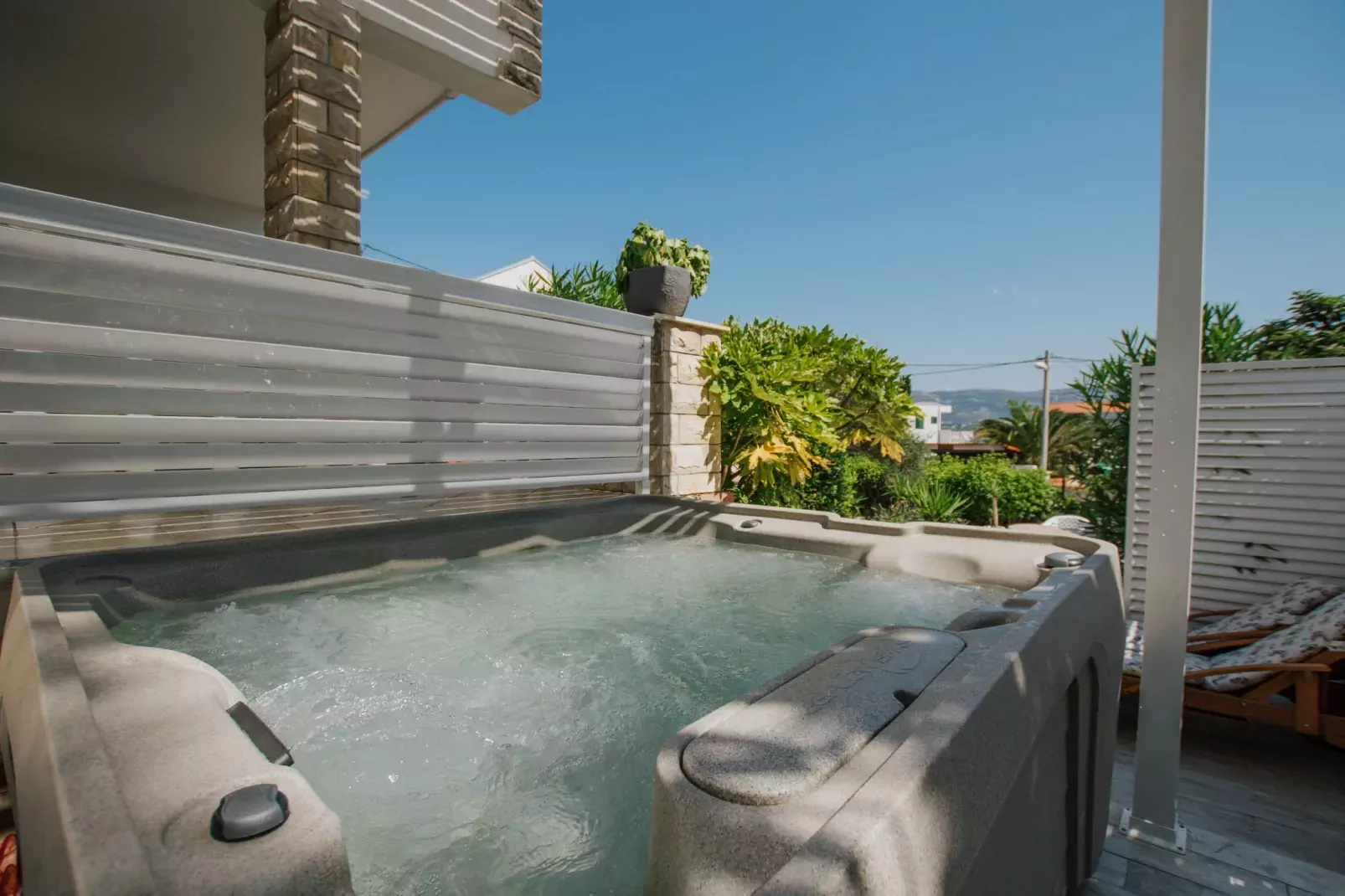 Marina Jacuzzi  Apartment  C-Terrasbalkon