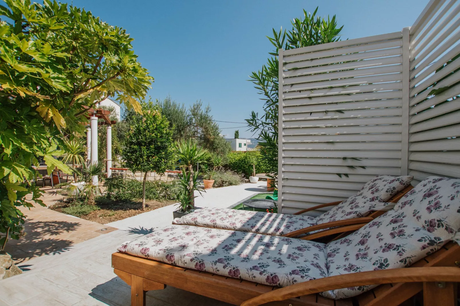 Marina Jacuzzi  Apartment  C-Buitenkant zomer