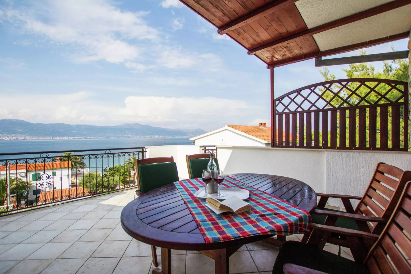 Marina Top Floor apartment E