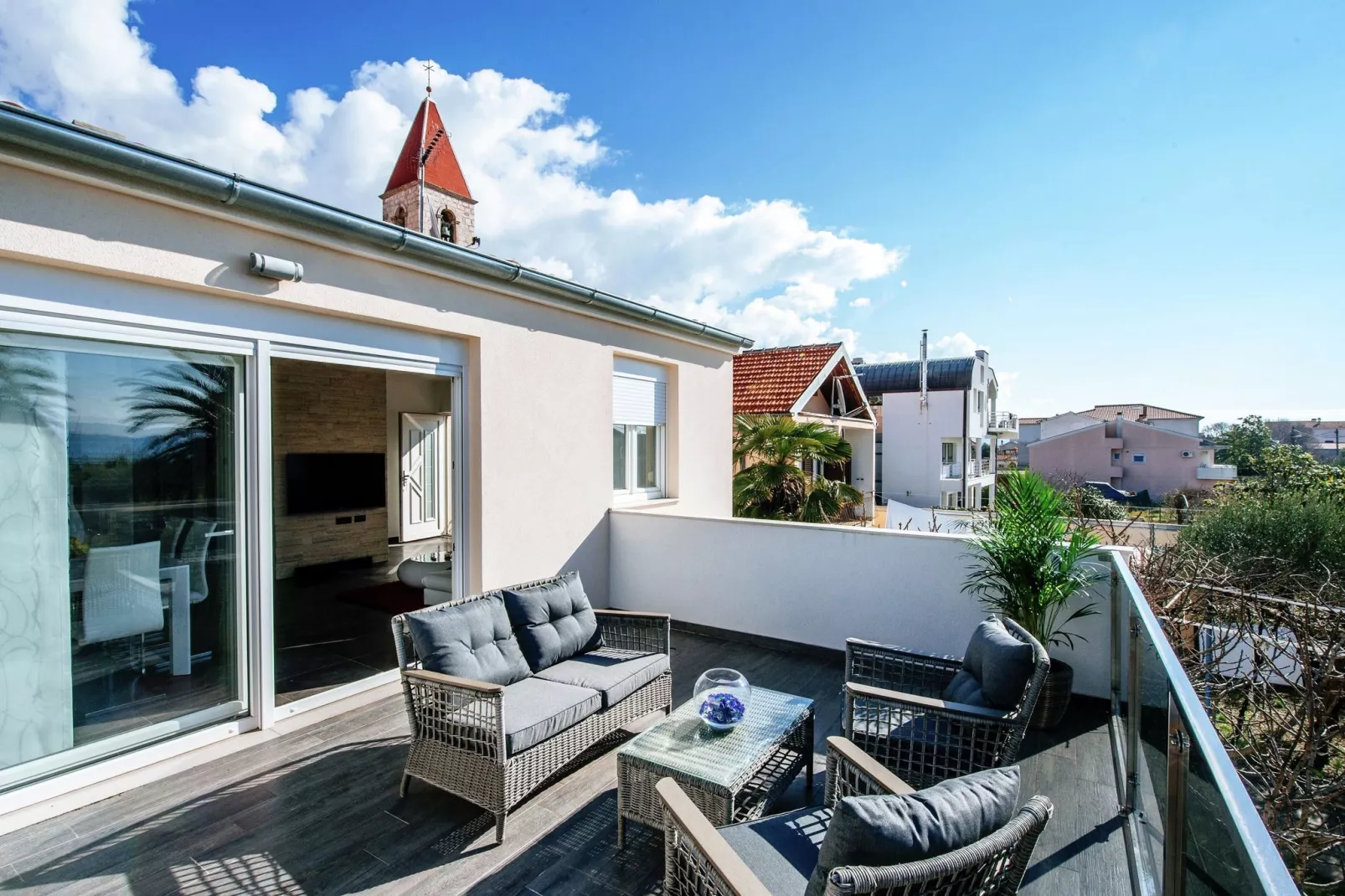Luxurious apartment Loreta-Terrasbalkon