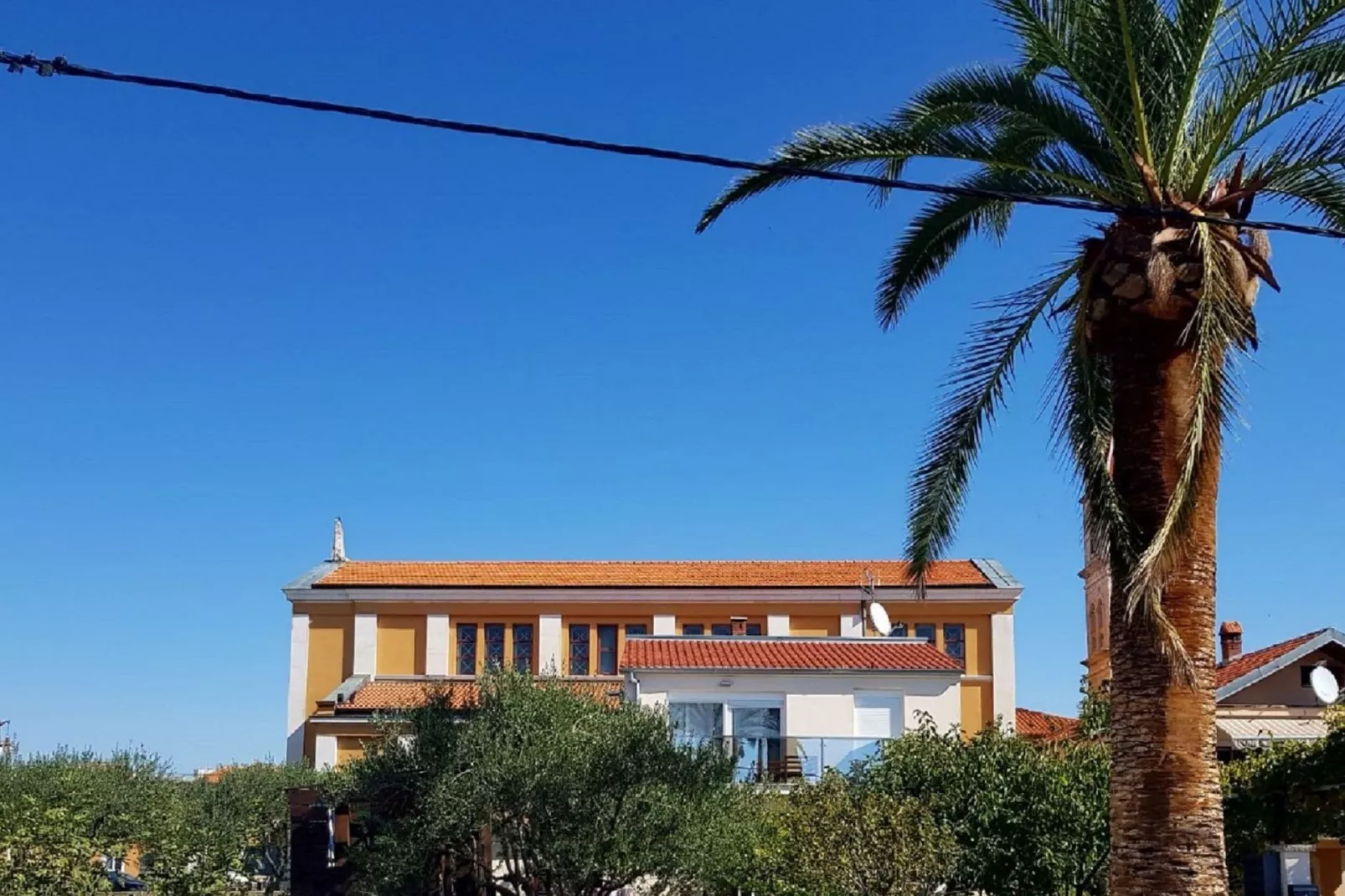 Luxurious apartment Loreta-Buitenkant zomer