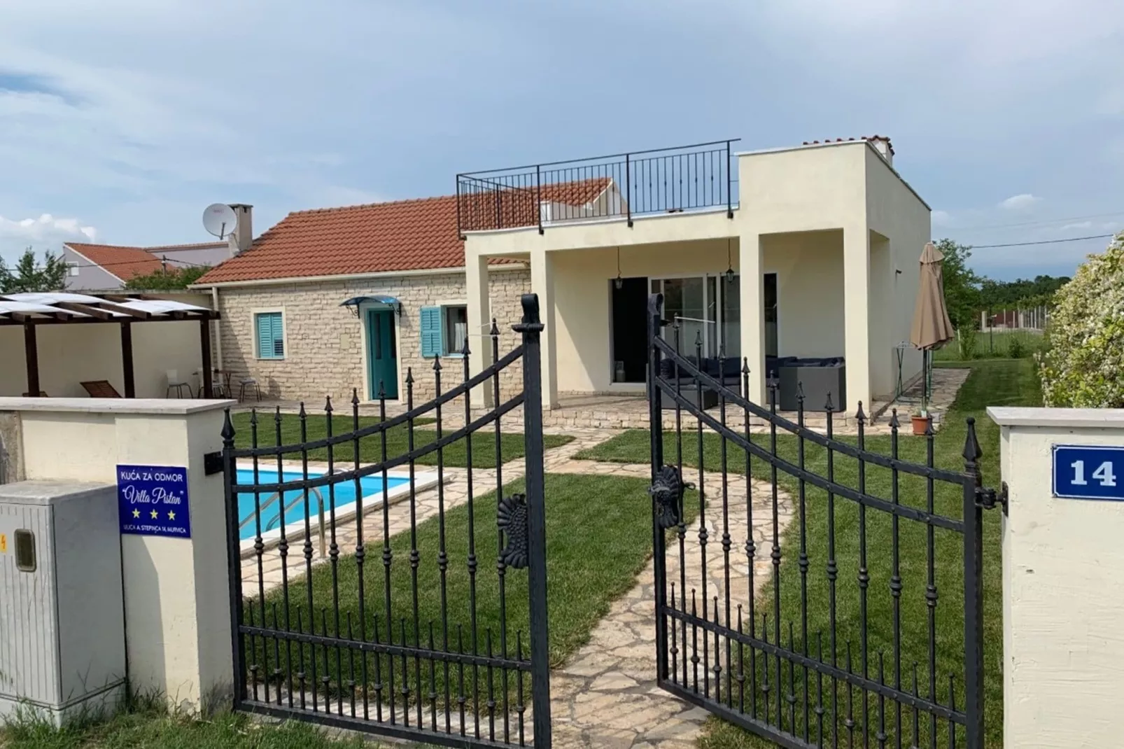 Villa Pištan-Buitenkant zomer