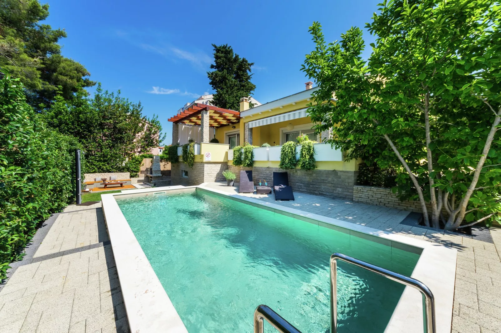 poolofhouse