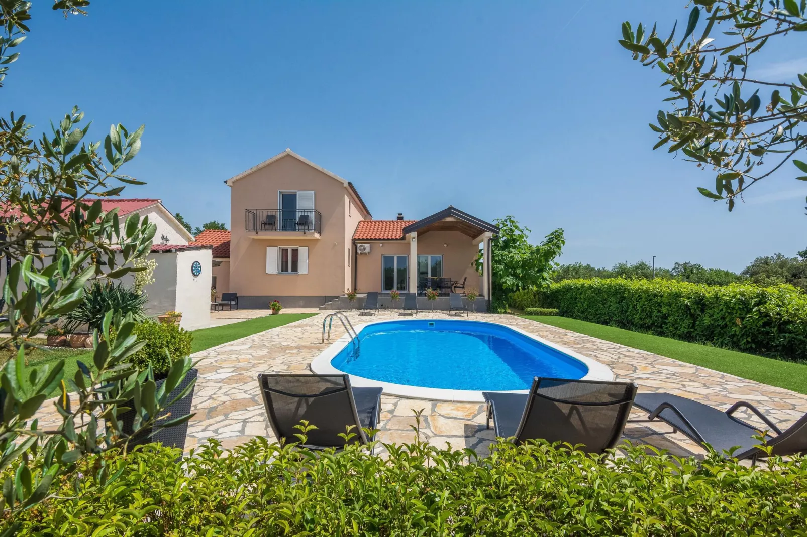 Holiday house Josipa-Buitenkant zomer