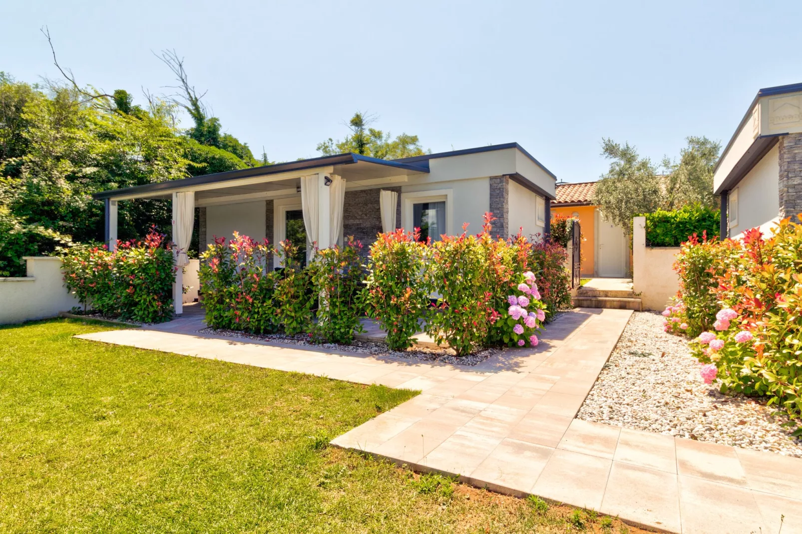Delux Mobile home 8-Buitenkant zomer