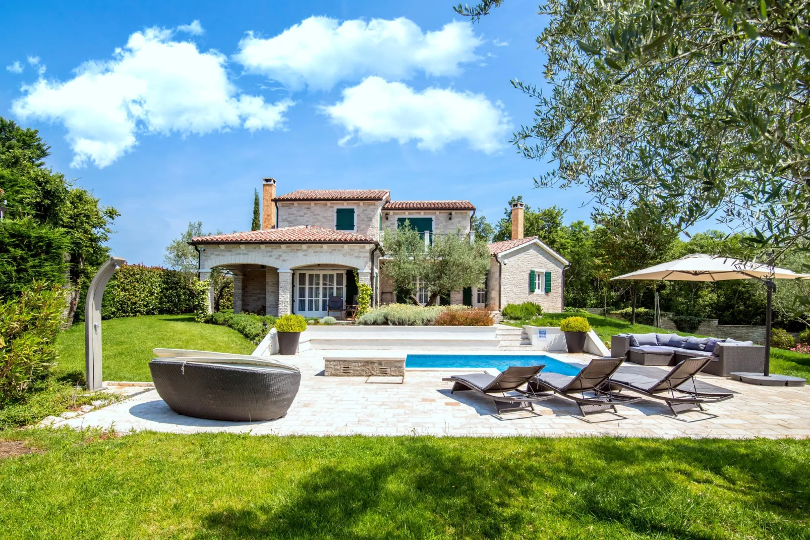 Villa Experience-Buitenkant zomer