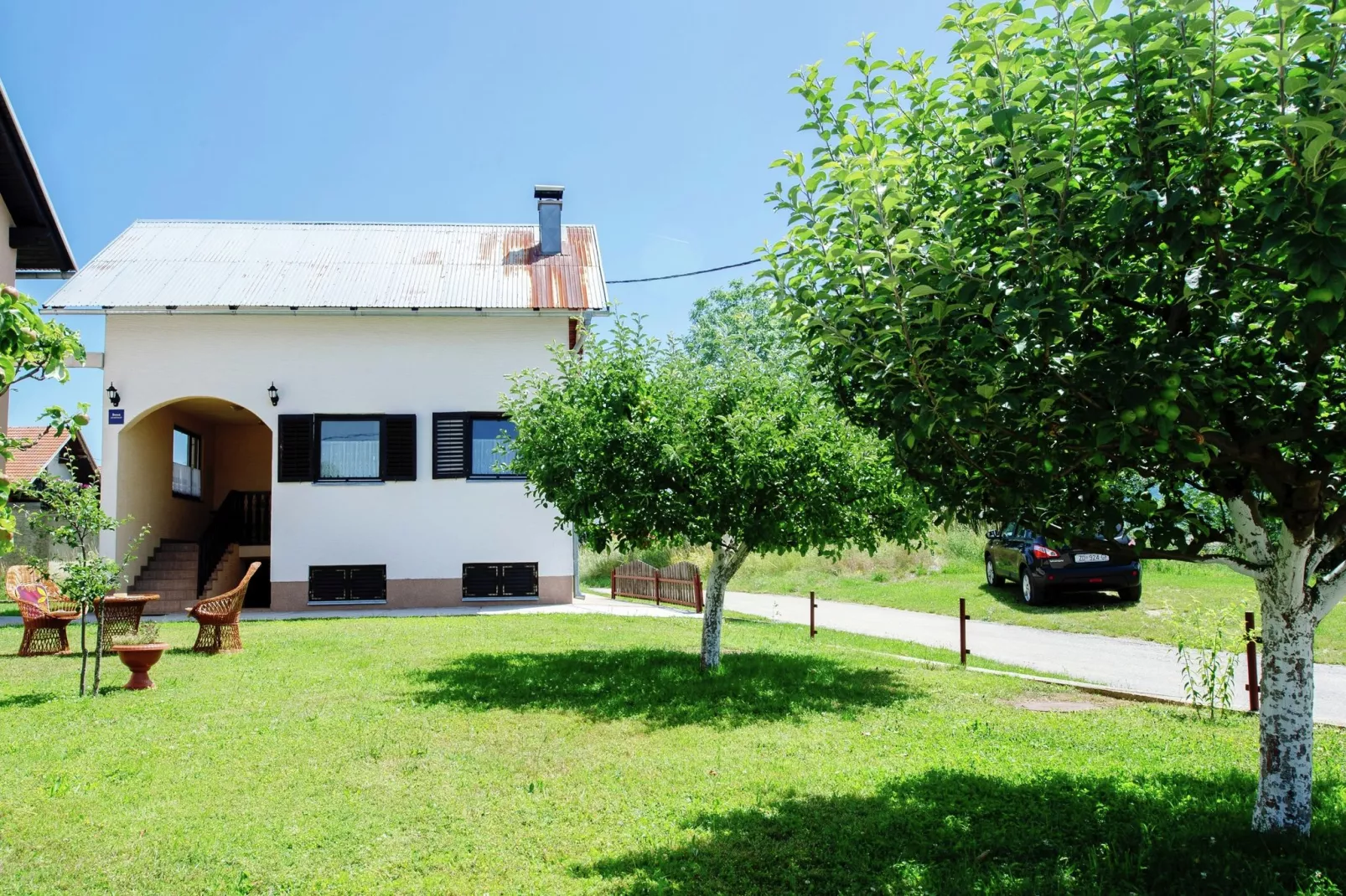 Holiday house Lovinac-Buitenkant zomer
