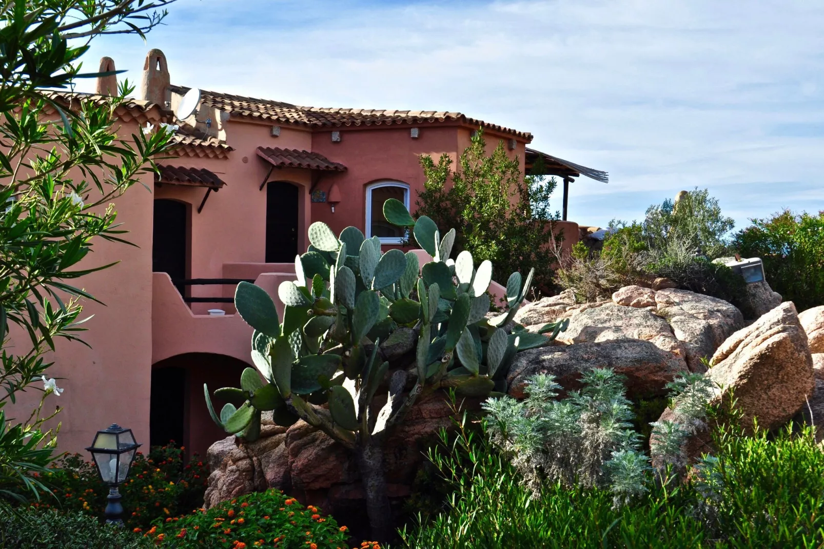 Casa in Costa Rossa-Buitenkant zomer