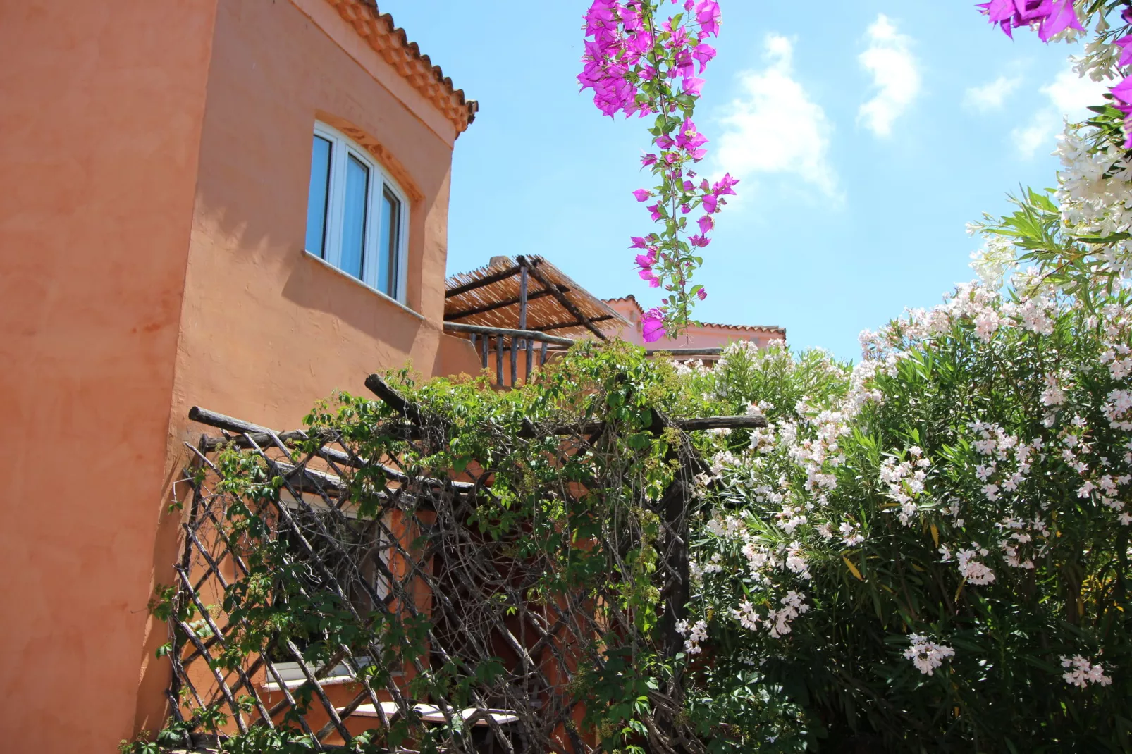 Casa in Costa Rossa-Buitenkant zomer