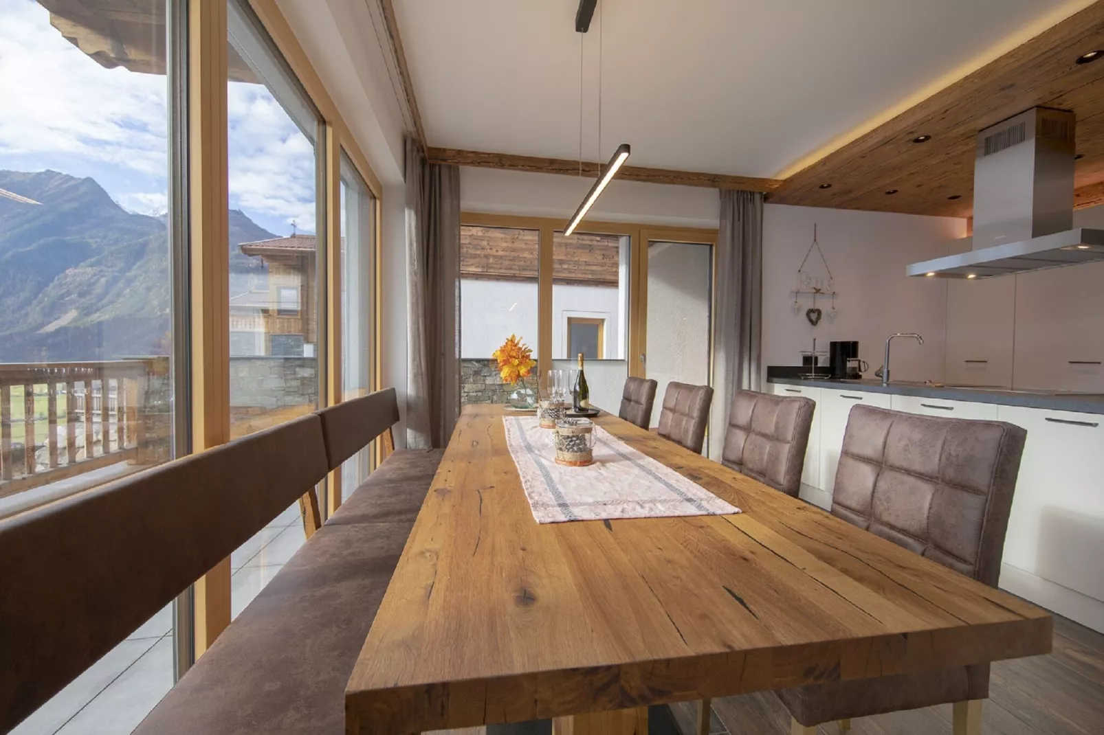 Nationalpark Chalet Dreiherrenspitze-Eetkamer