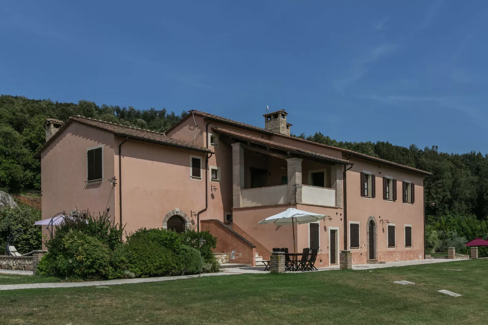 Il Bagolaro-Buitenkant zomer