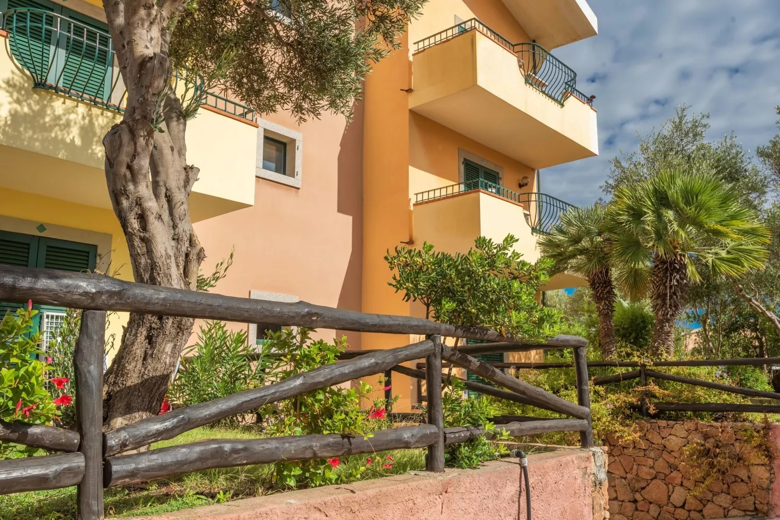 Mirti Bianchi Bilo-Buitenkant zomer