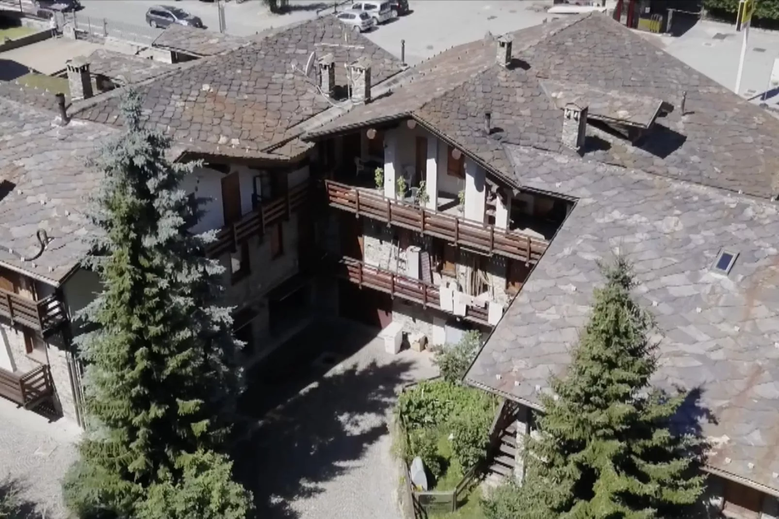 Chalet Antey Quadri C-Buitenkant zomer