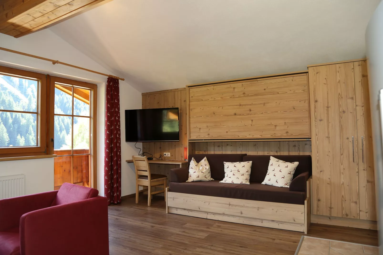 Alpensteinbock Saalbach-Woonkamer