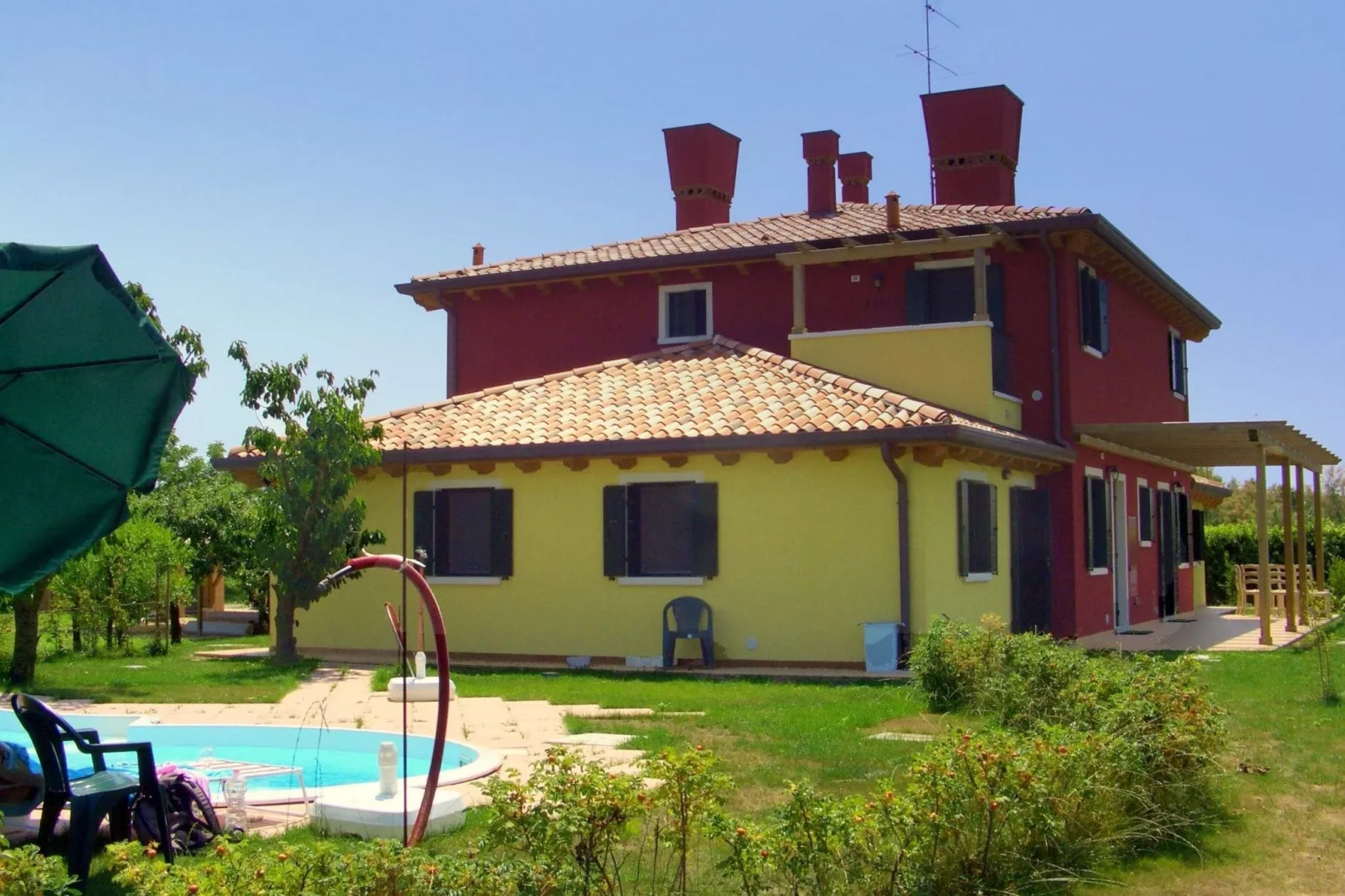 Sfeervol vakantiehuis in Lido di Jesolo met zwembad-Zwembad