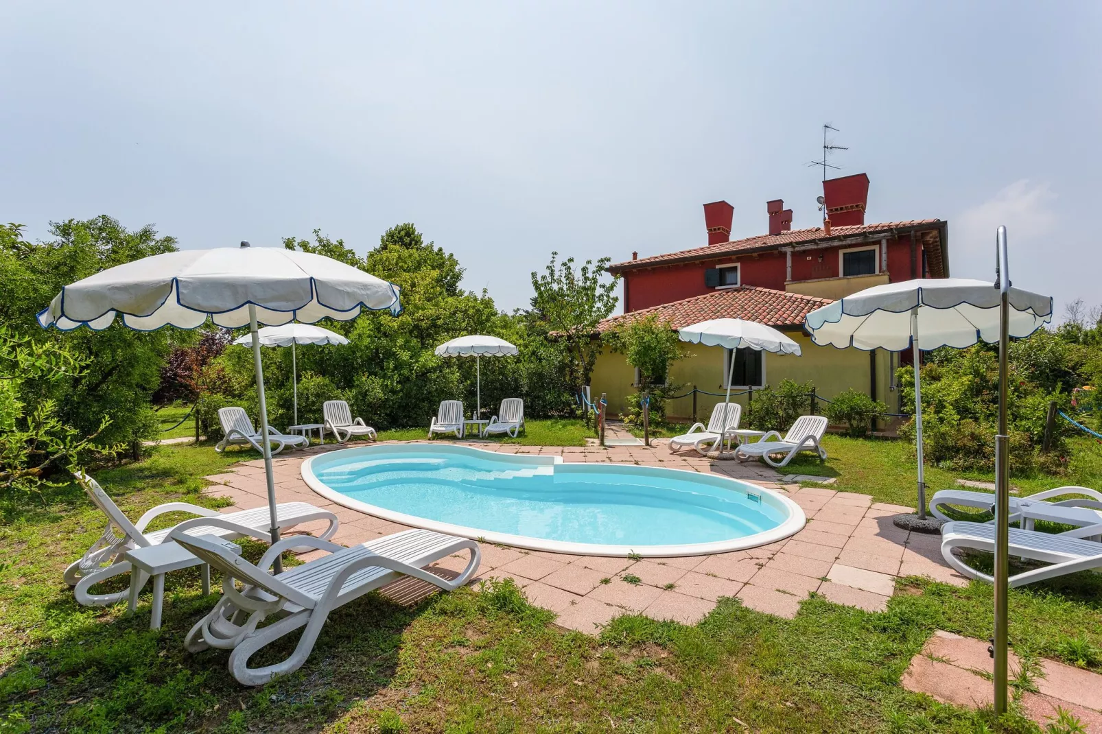 Leuk appartement op de begane grond in een vakantiehuis met zwembad aan de lagune van Venetië-Zwembad